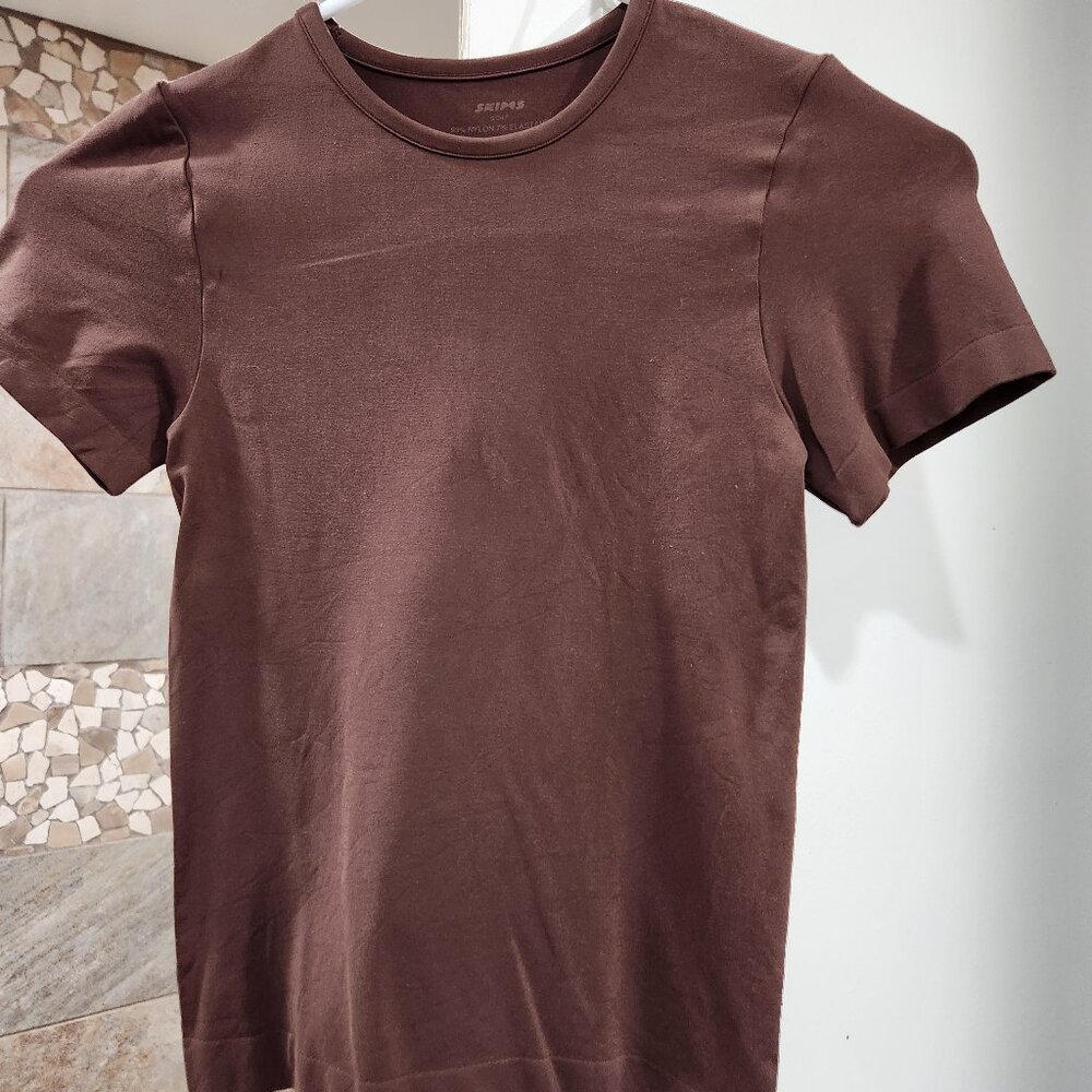 NWOT SKIMS Soft Smoothing Seamless t shirt